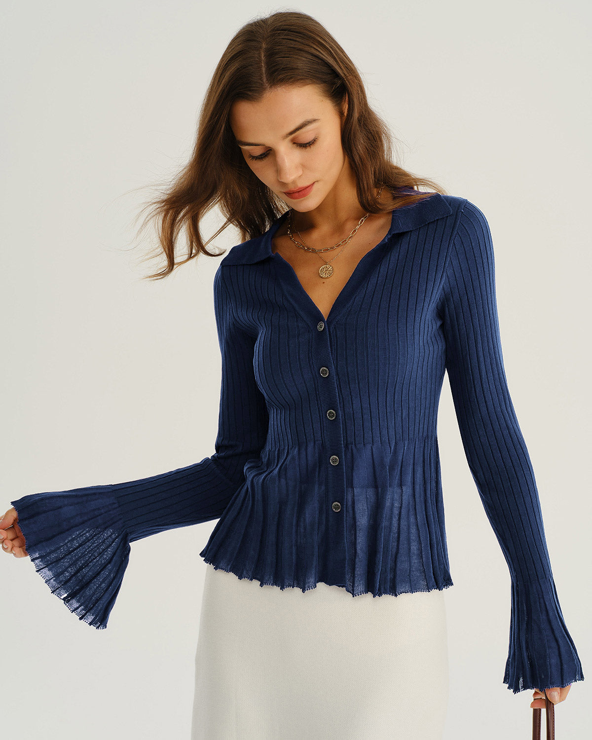 Ella Paris™ | Cardigan en maille bleu à col en V et manches évasées