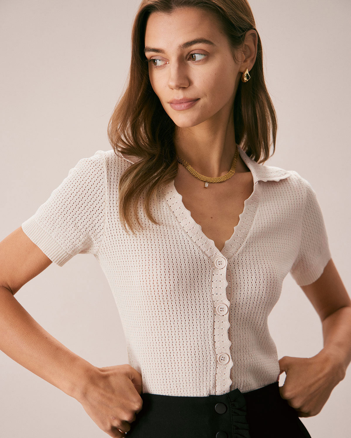 Ella Paris™ | T-shirt en maille Pointelle à col en V et boutons