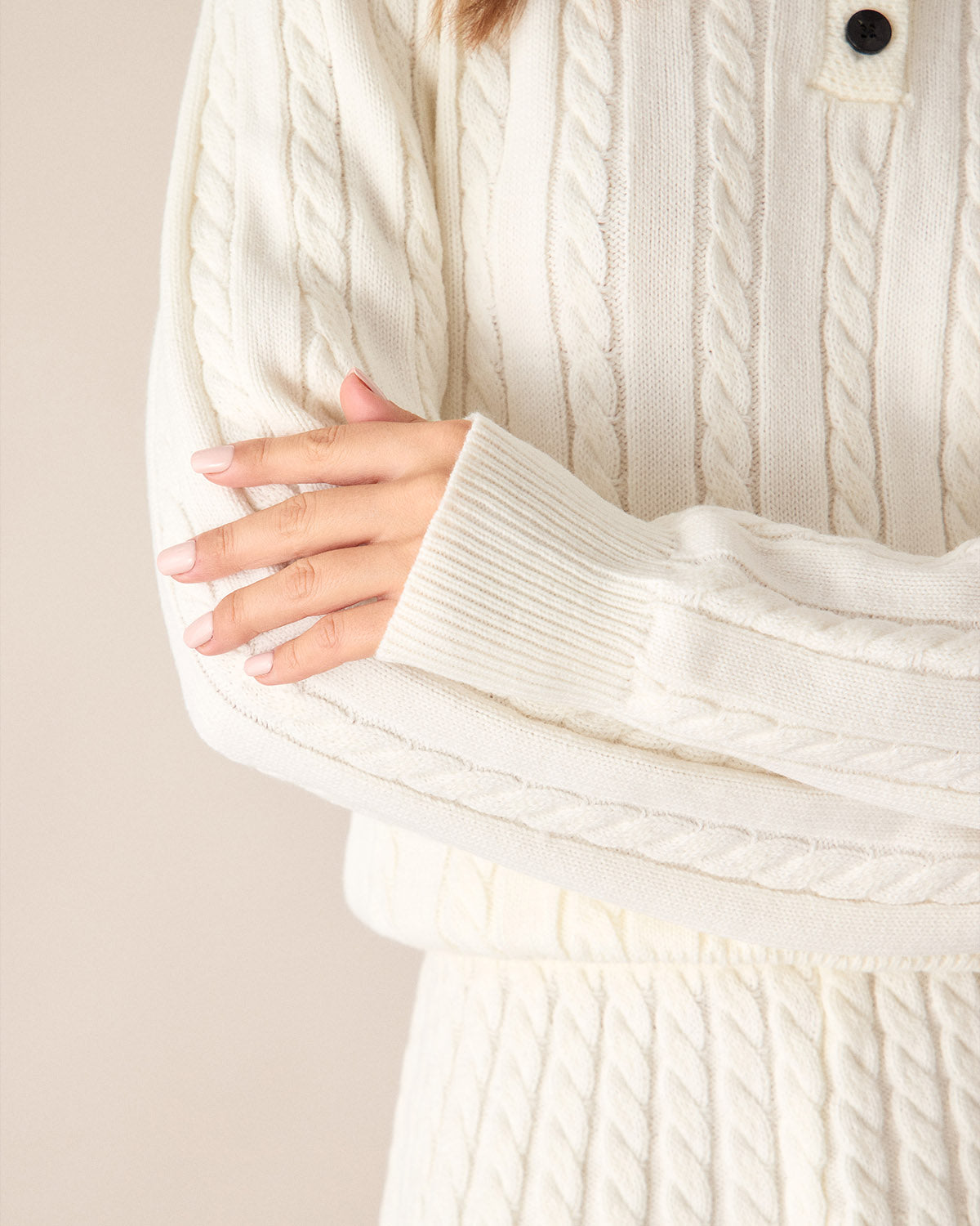 Ella Paris™ | Pull blanc à boutons contrastés