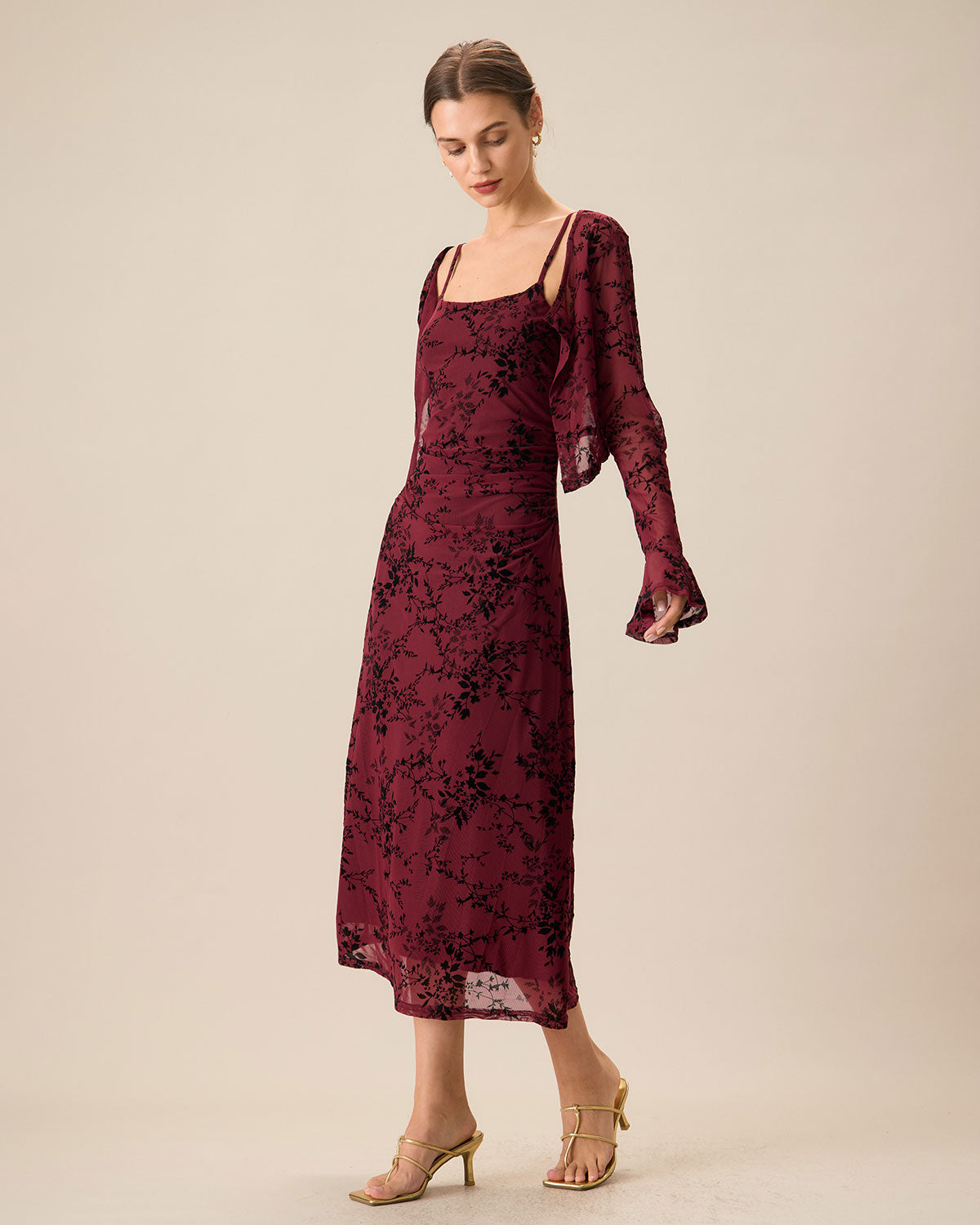 Ella Paris™ | Robe midi moulante rouge à fines bretelles et à motif floral