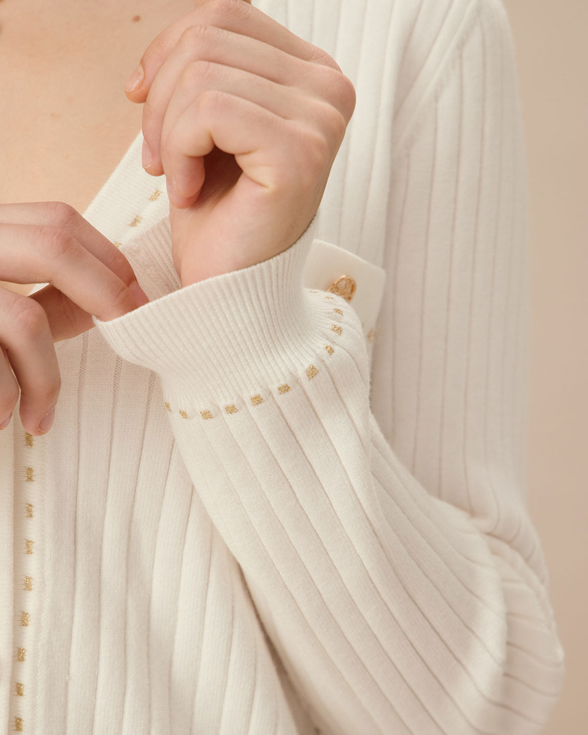 Ella Paris™ | Cardigan blanc contrasté à simple boutonnage