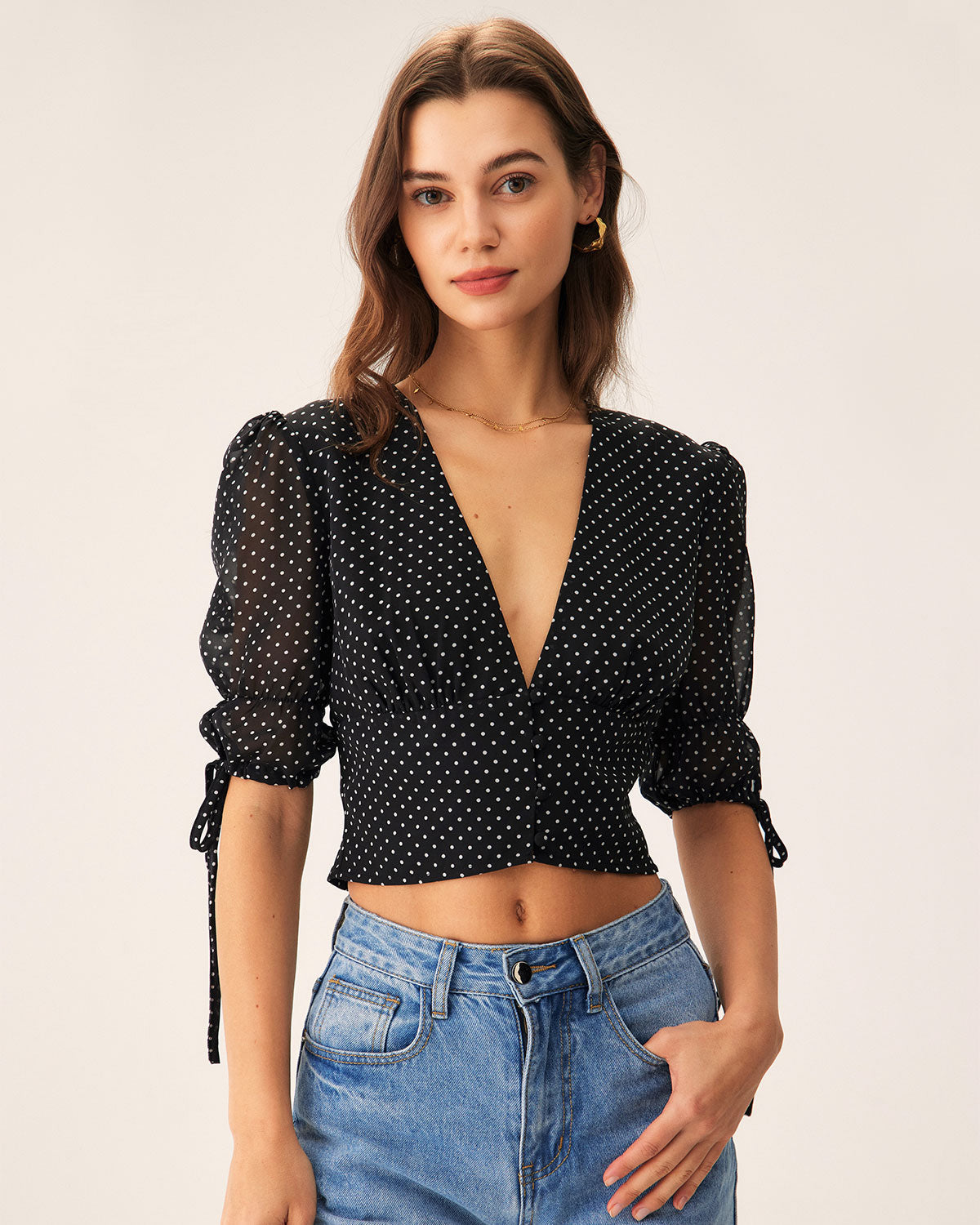 Ella Paris™ | Blouse noire à col en V à pois