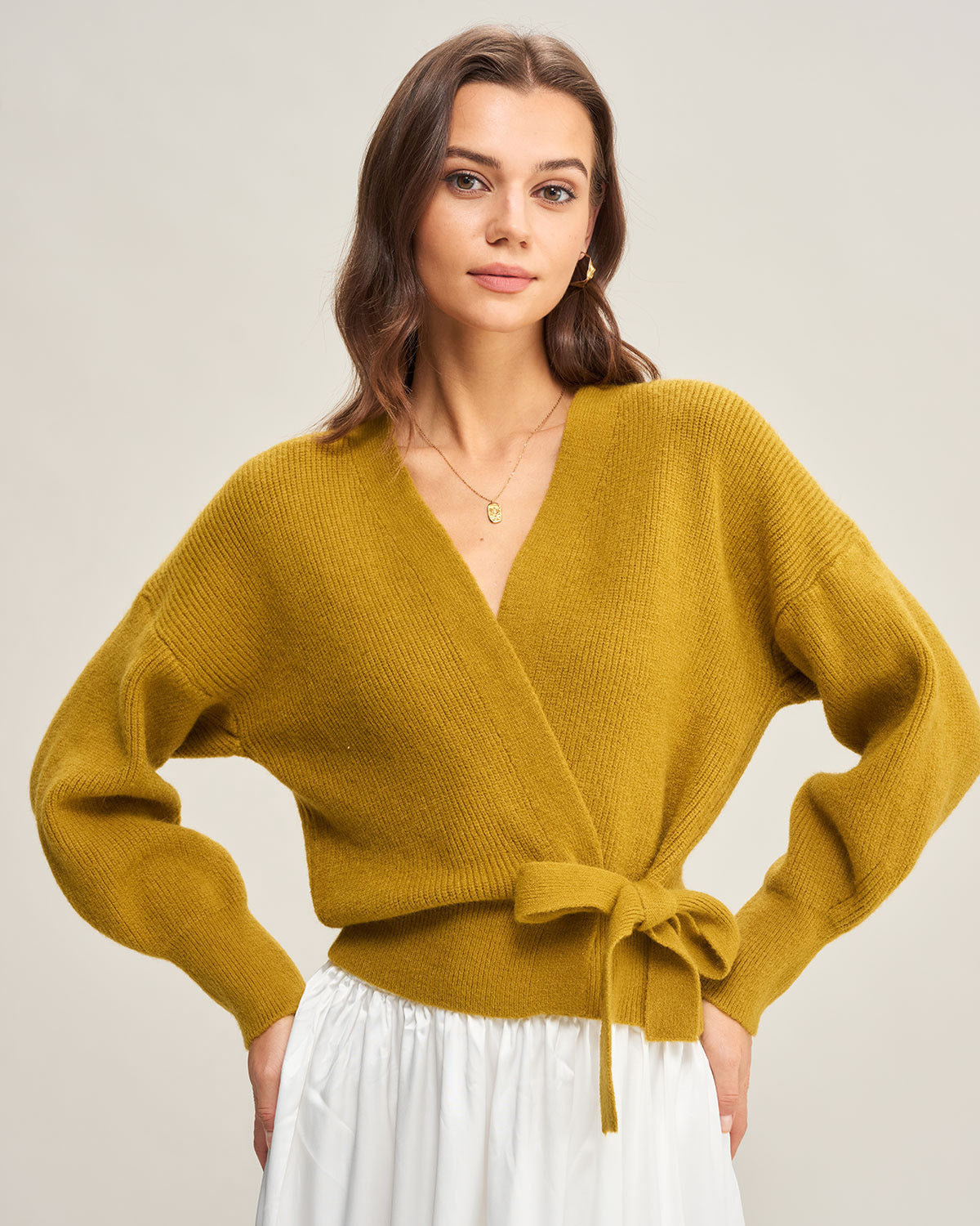 Ella Paris™ | Cardigan en tricot à col V et cordon de serrage
