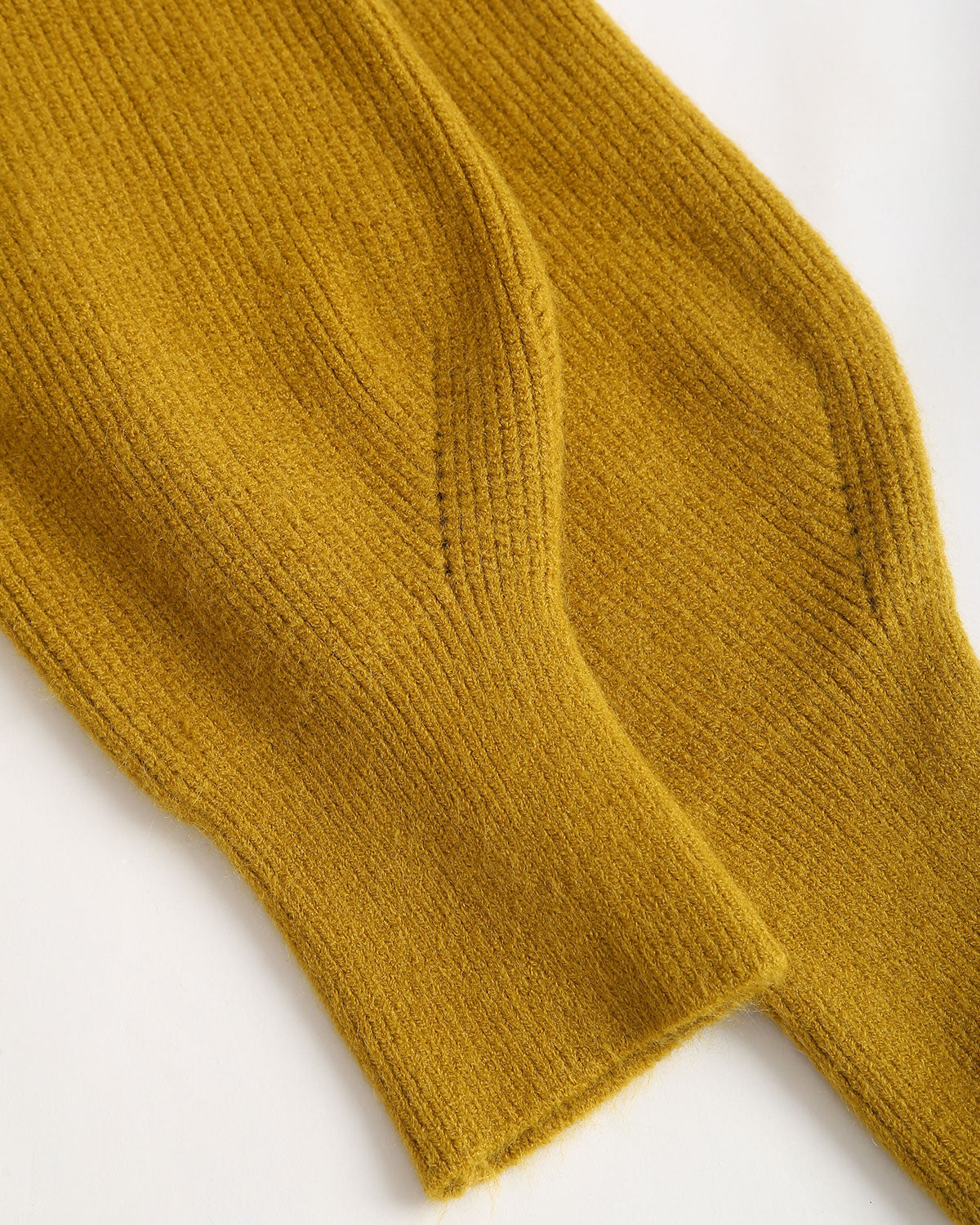 Ella Paris™ | Cardigan en tricot à col V et cordon de serrage