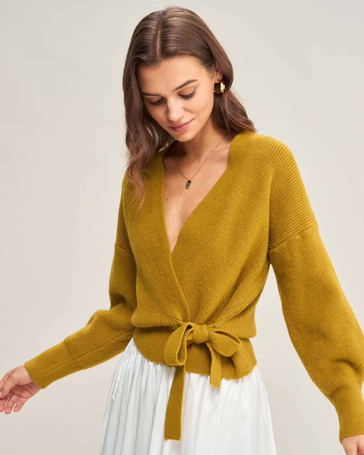 Ella Paris™ | Cardigan en tricot à col V et cordon de serrage