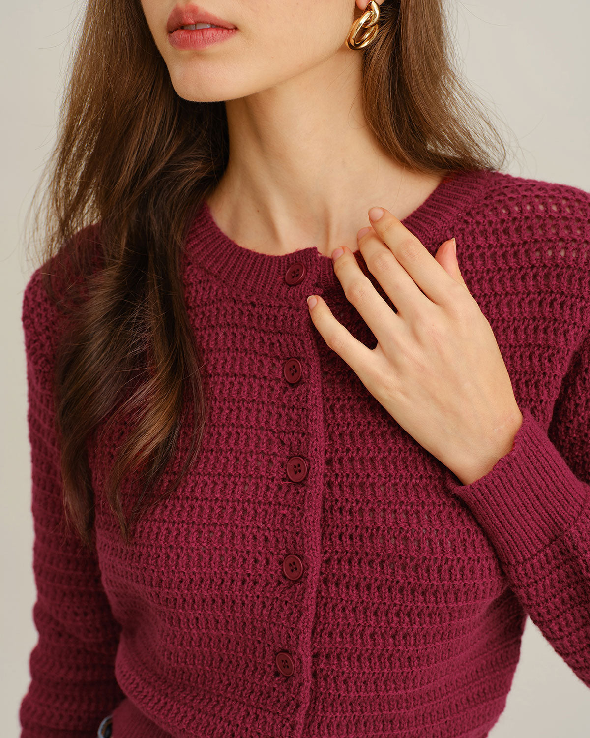 Ella Paris™ | Cardigan en maille rouge bordeaux à col rond et boutonnage simple