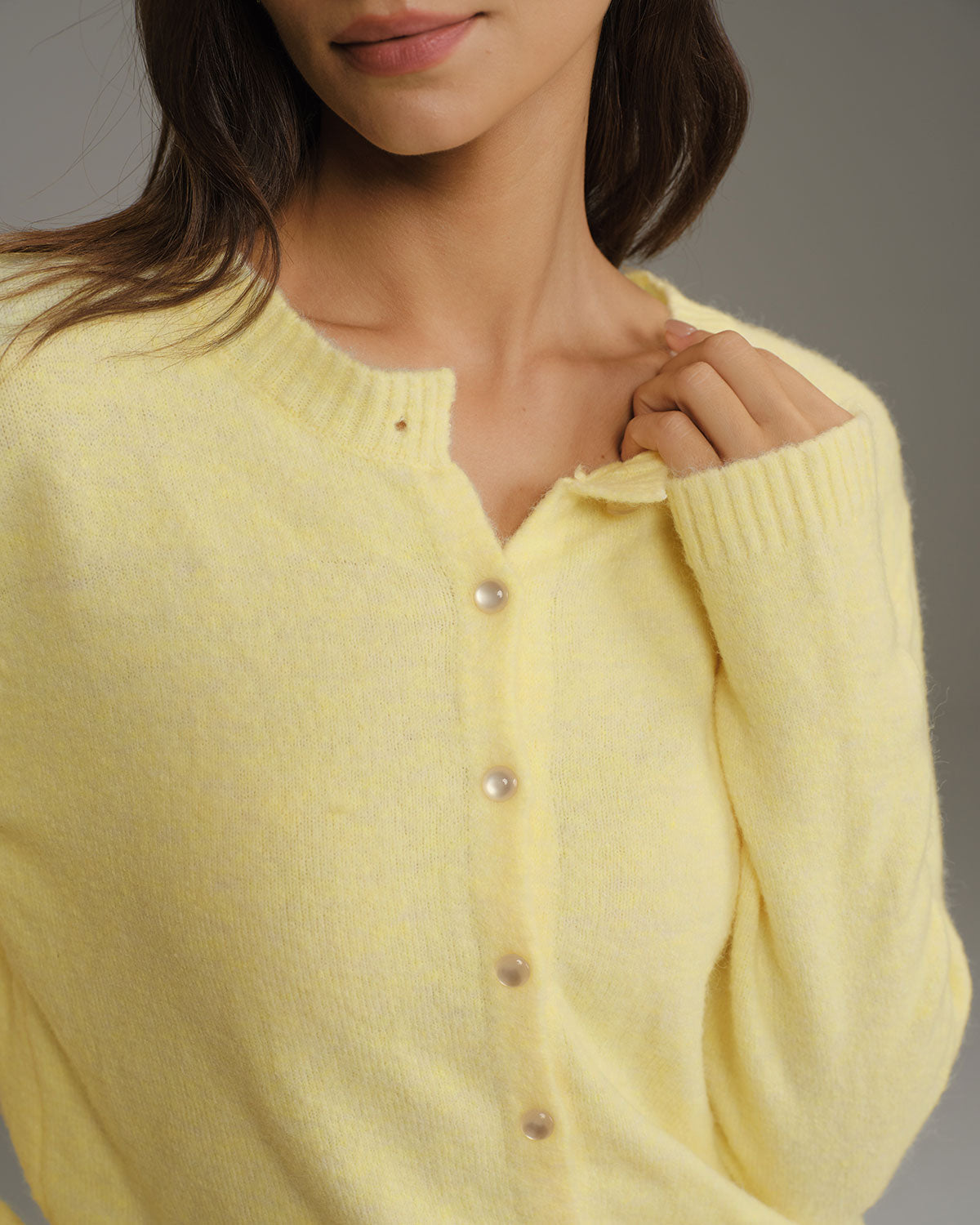 Ella Paris™ | Cardigan en tricot à col rond jaune