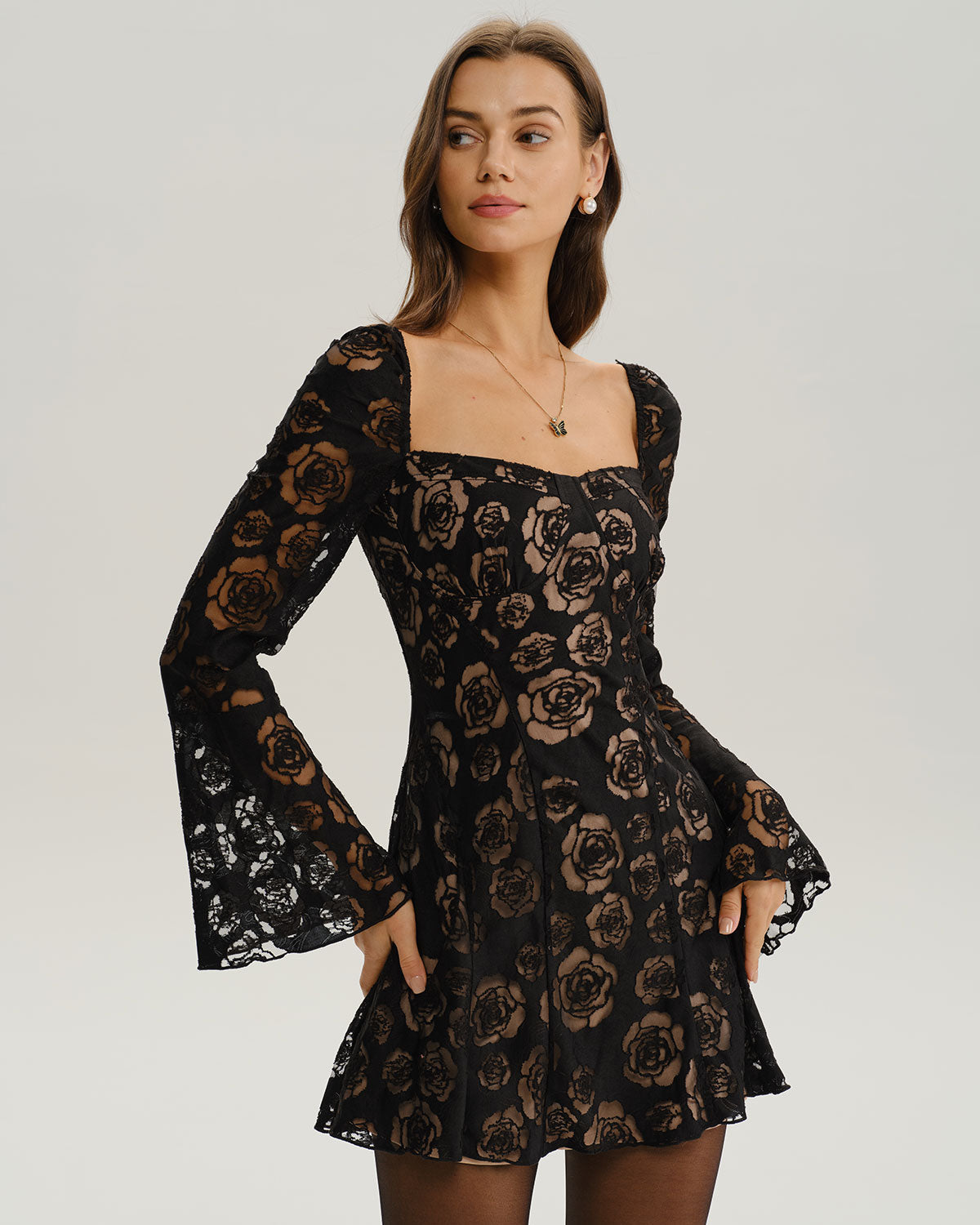 Ella Paris™ | Robe mini noire transparente à manches évasées