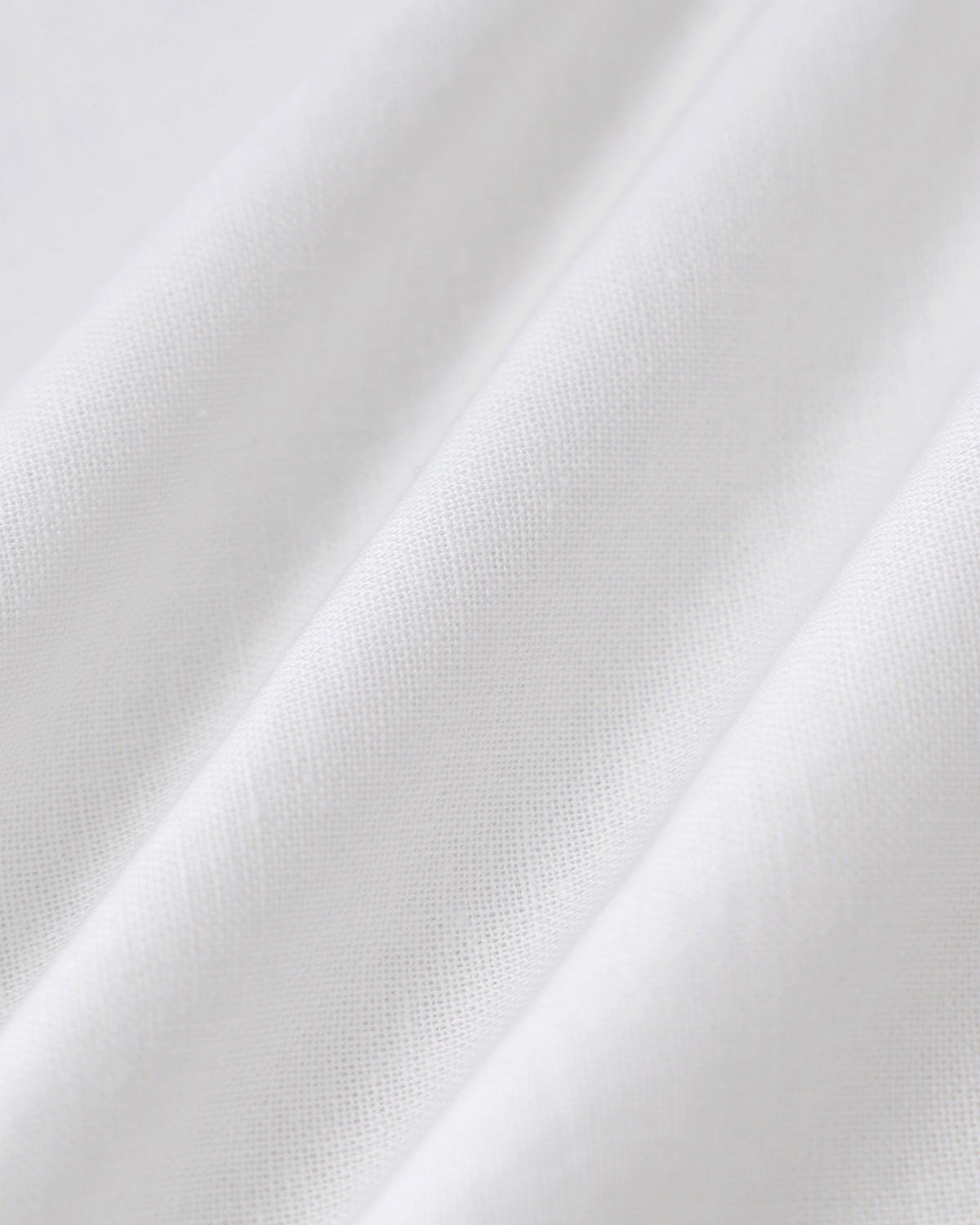 Ella Paris™ | Chemisier blanc à col carré et dentelle boutonnée