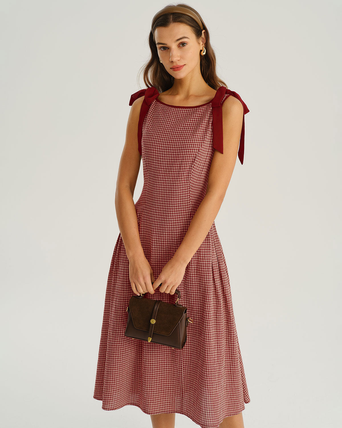 Ella Paris™ | Robe midi trapèze rouge à bretelles nouées et à carreaux