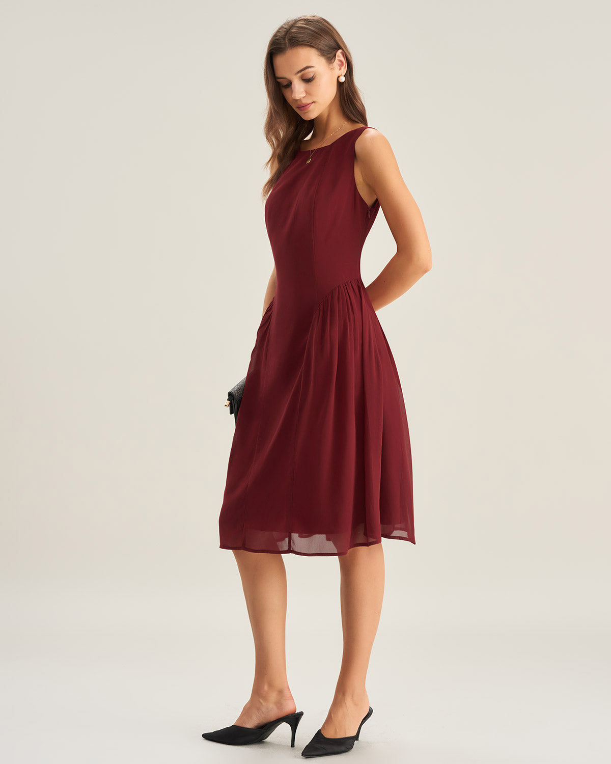 Ella Paris™ | Robe midi sans manches en chiffon rouge bordeaux