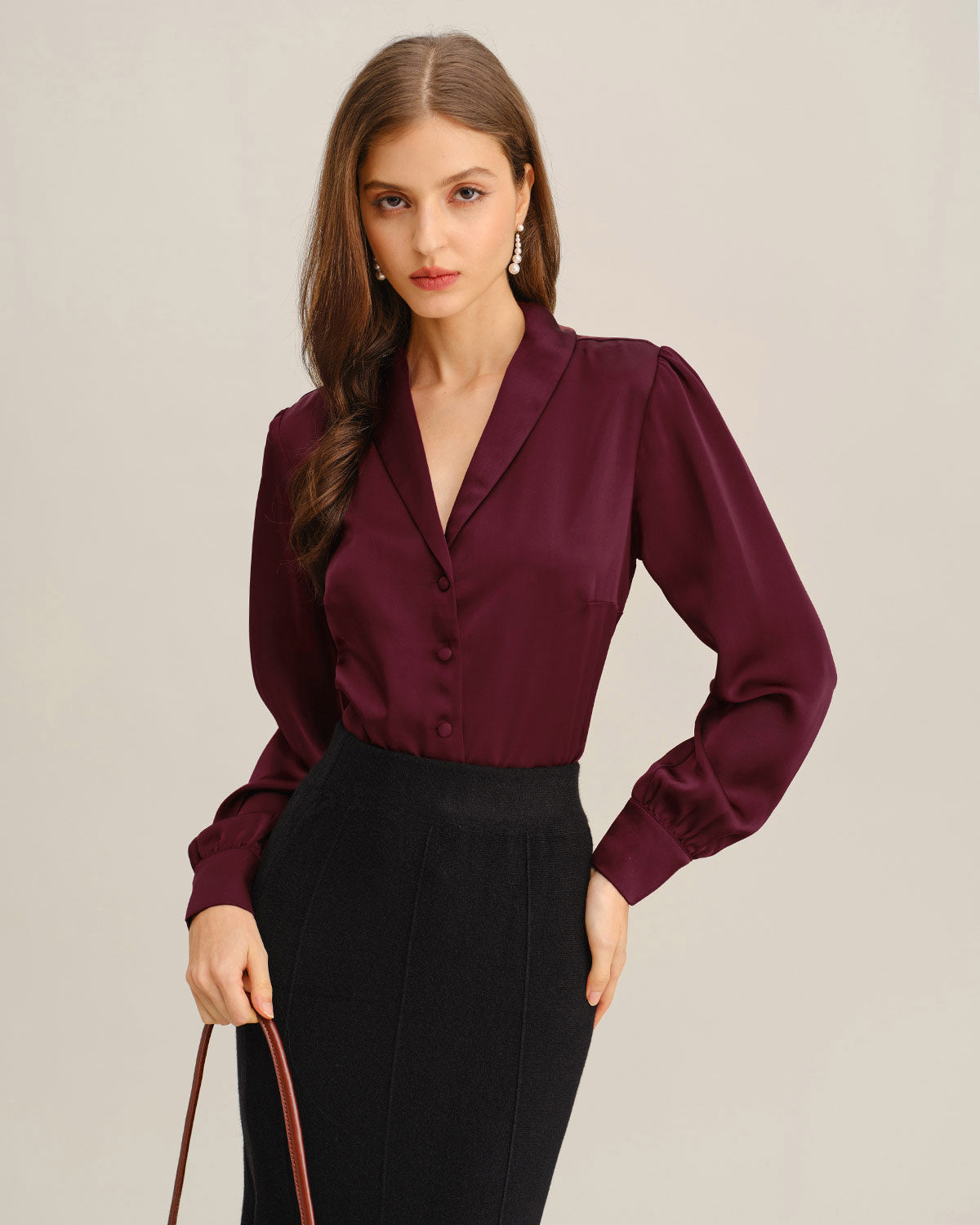 Ella Paris™ | Chemise à boutons en satin rouge