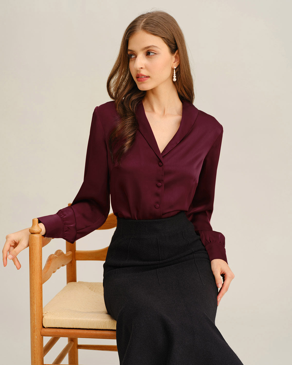 Ella Paris™ | Chemise à boutons en satin rouge