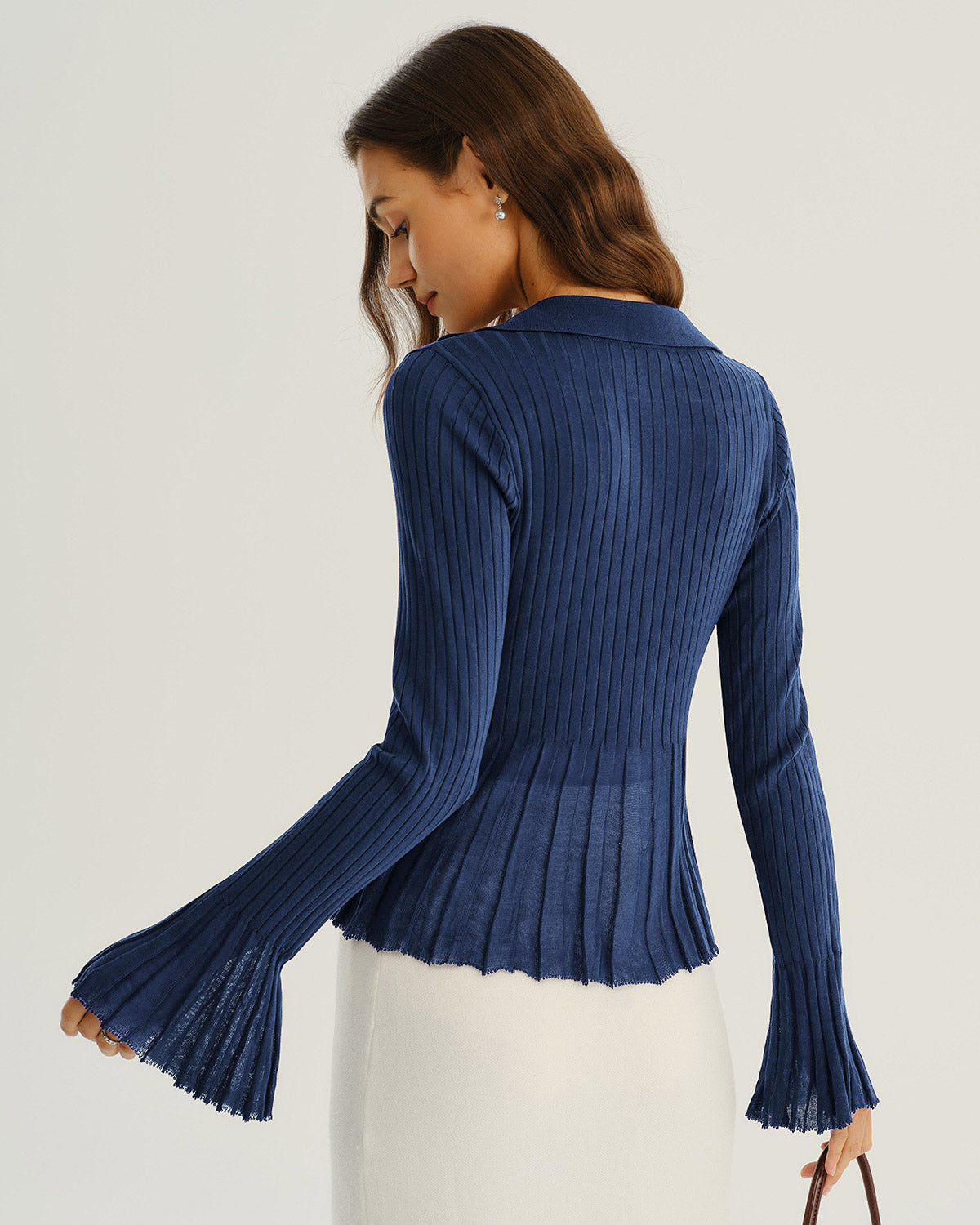 Ella Paris™ | Cardigan en maille bleu à col en V et manches évasées