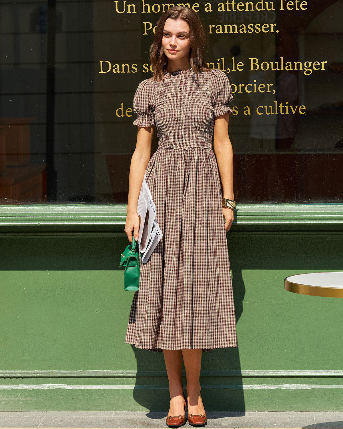 Ella Paris™ | Robe midi à carreaux couleur café avec manches bouffantes et fronces