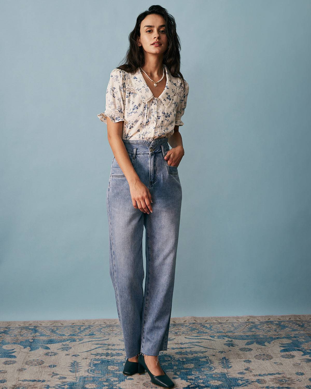 Ella Paris™ | La chemise fleurie plissée ornée de dentelle