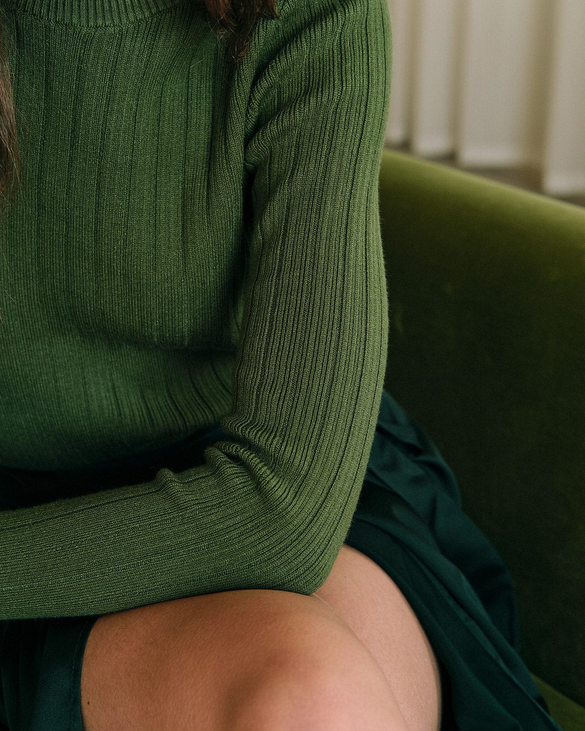 Ella Paris™ | Le pull en maille côtelée à col rond