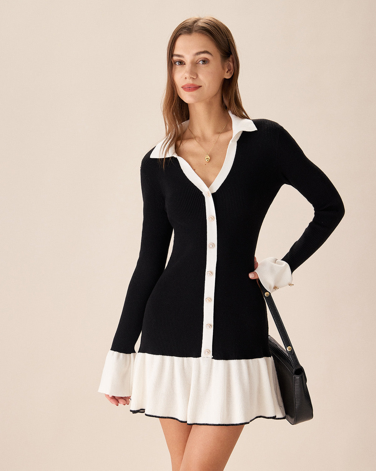 Ella Paris™ | Robe pull noire à manches évasées contrastantes