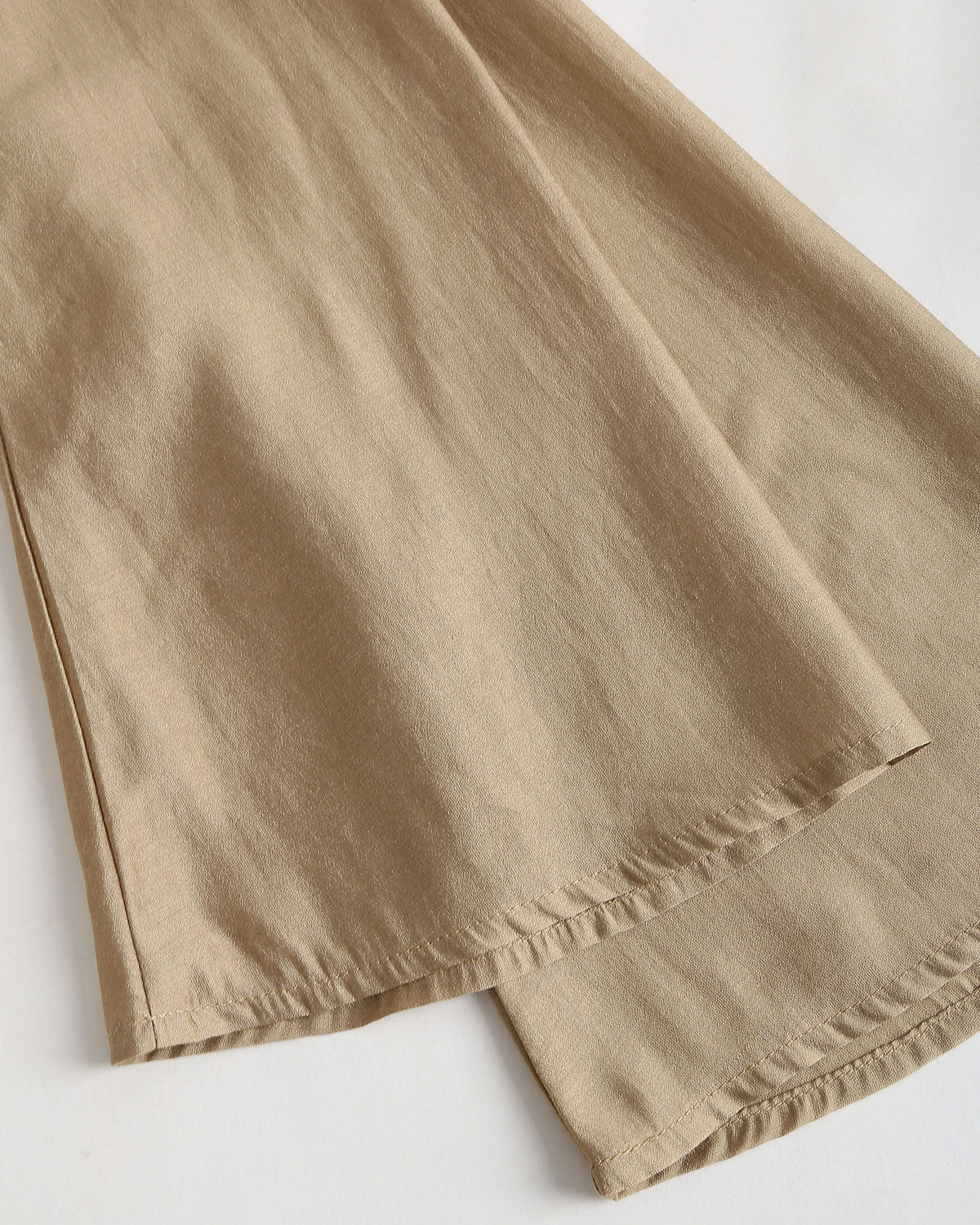 Ella Paris™ | Chemise à col V et manches cloche kaki