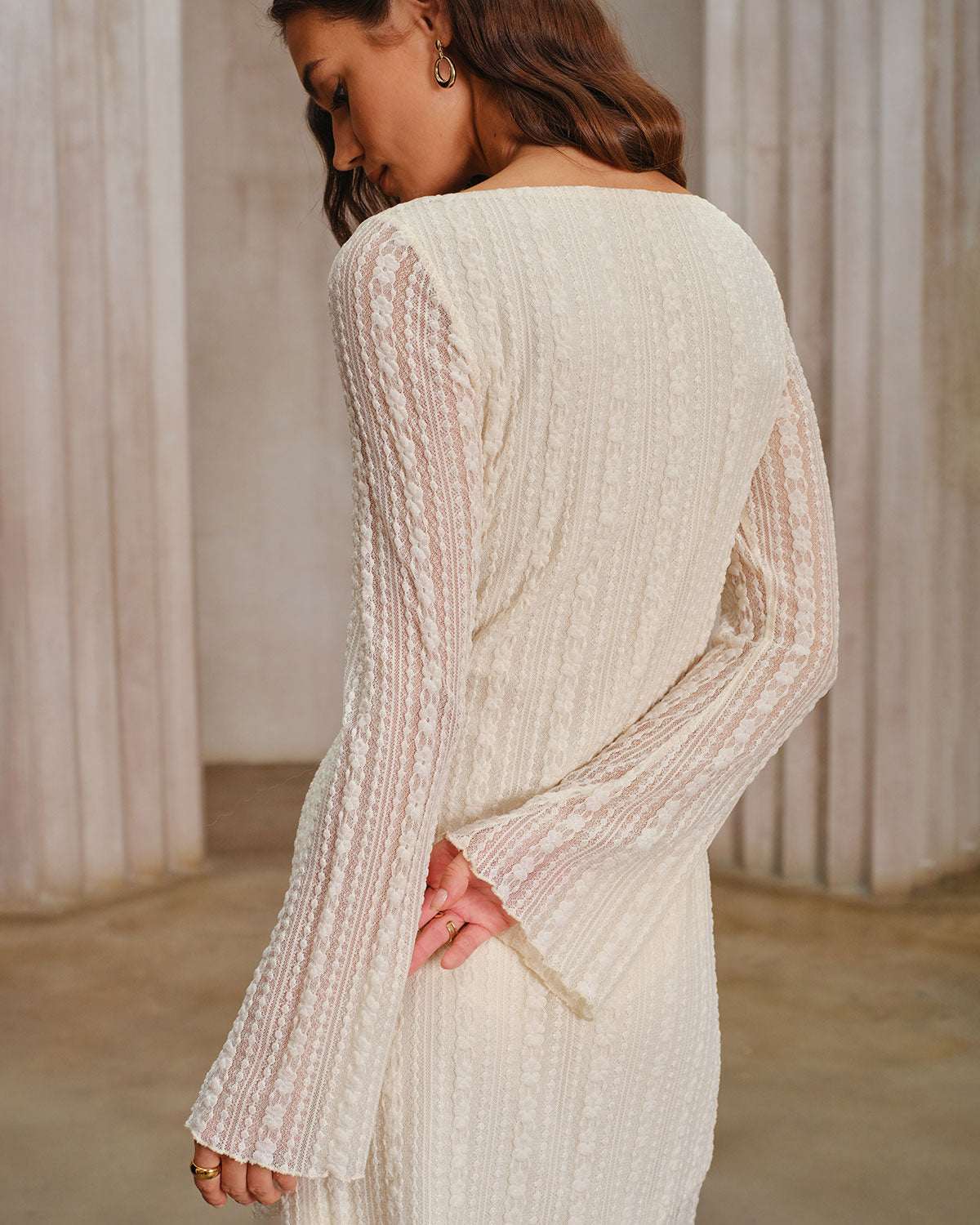 Ella Paris™ | Mini robe à manches cloche en dentelle abricot