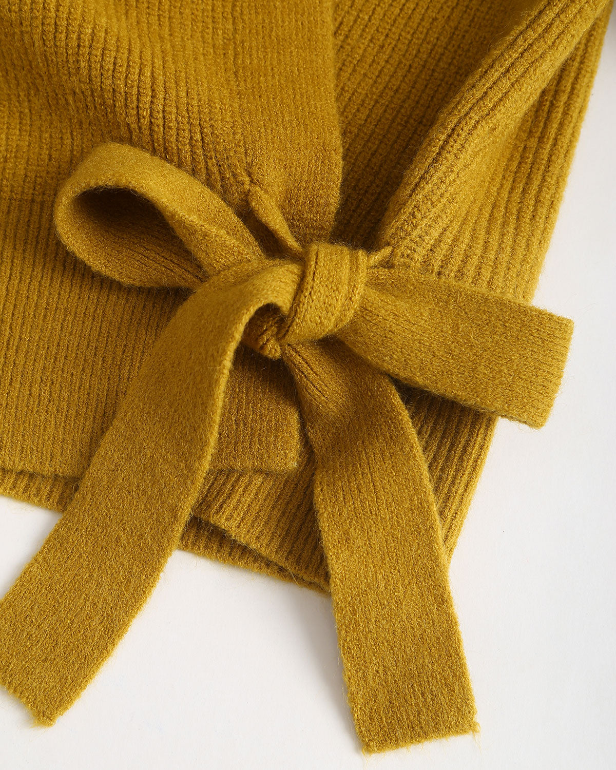 Ella Paris™ | Cardigan en tricot à col V et cordon de serrage