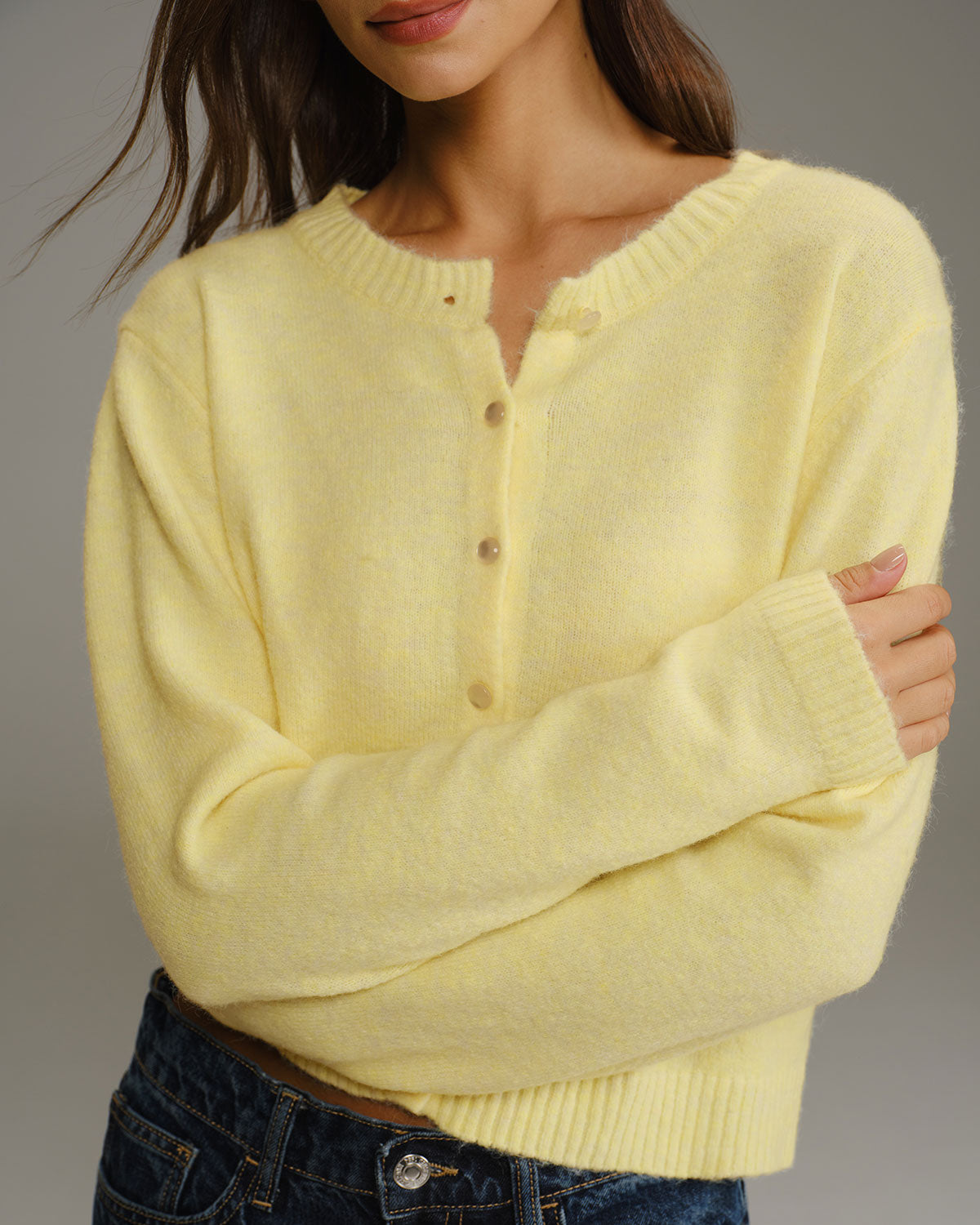Ella Paris™ | Cardigan en tricot à col rond jaune