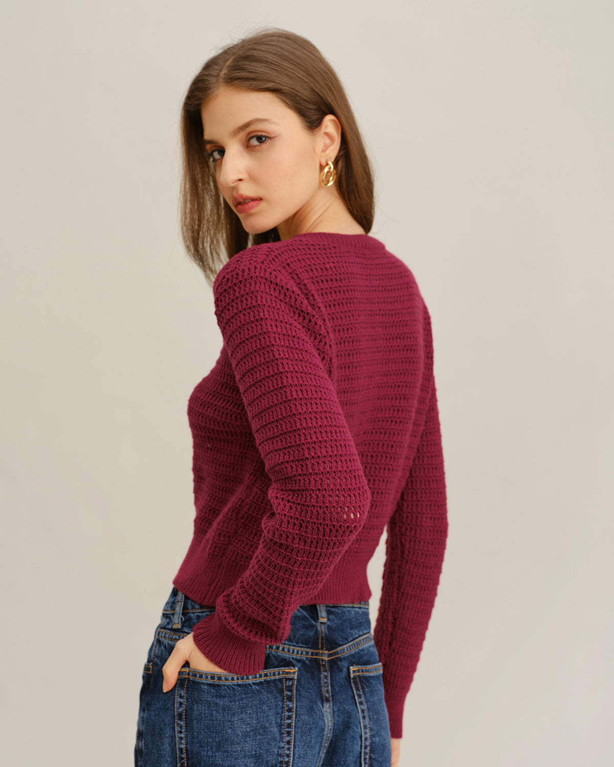 Ella Paris™ | Cardigan en maille rouge bordeaux à col rond et boutonnage simple