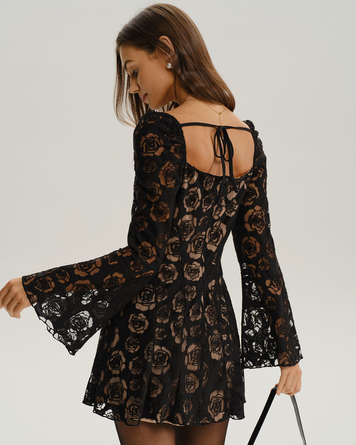 Ella Paris™ | Robe mini noire transparente à manches évasées