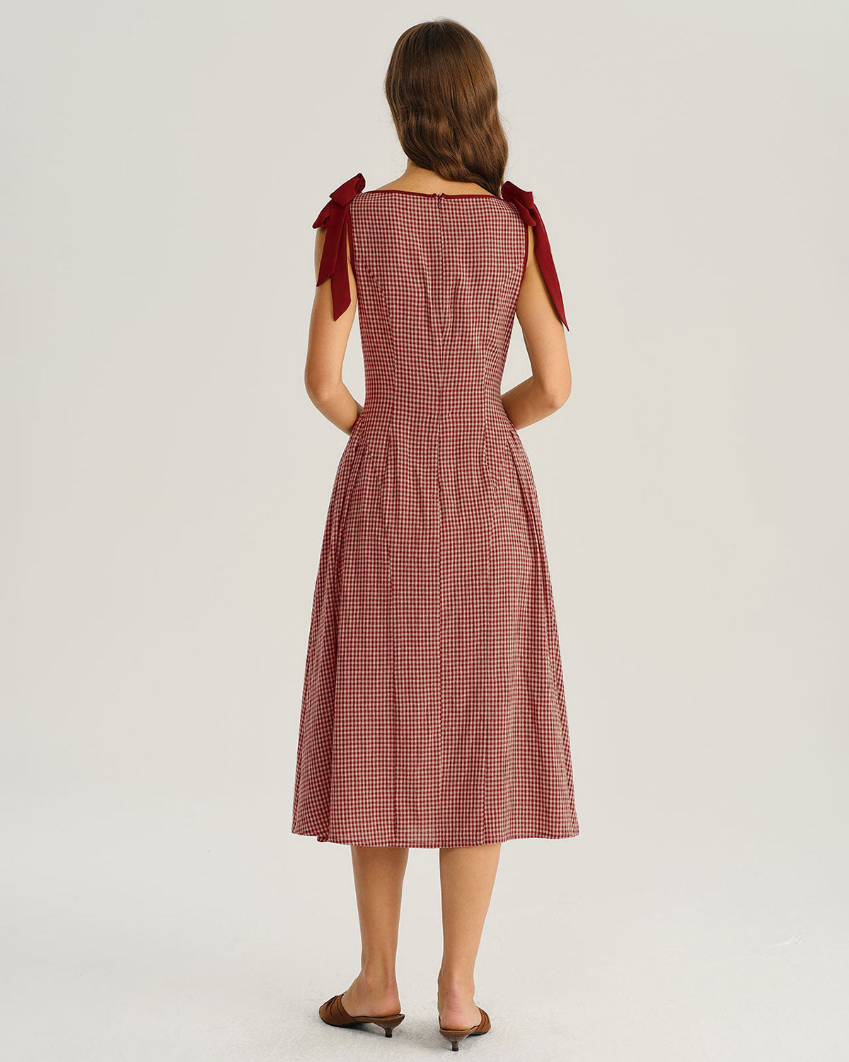 Ella Paris™ | Robe midi trapèze rouge à bretelles nouées et à carreaux