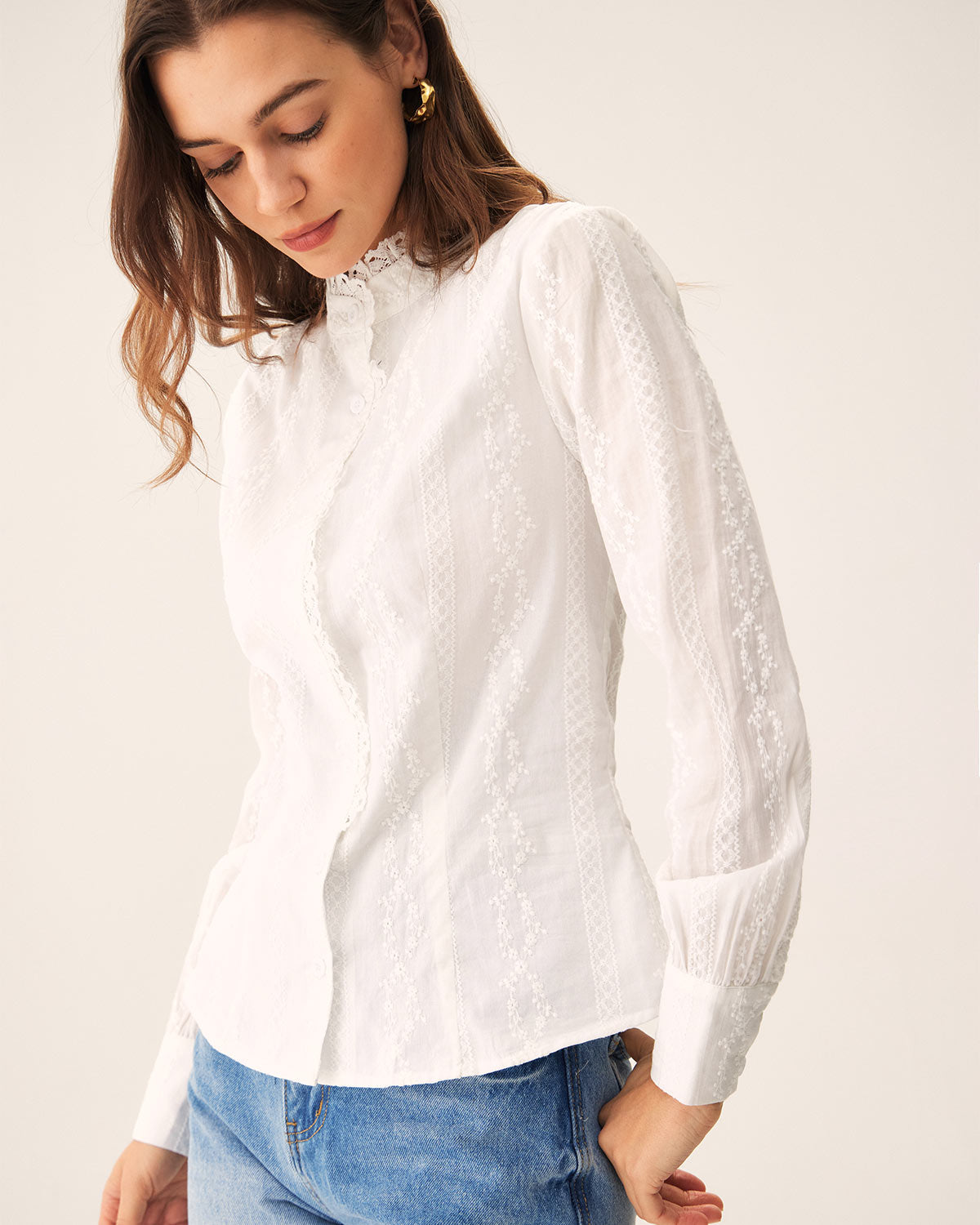 Ella Paris™ | Chemise blanche à col rond et broderie