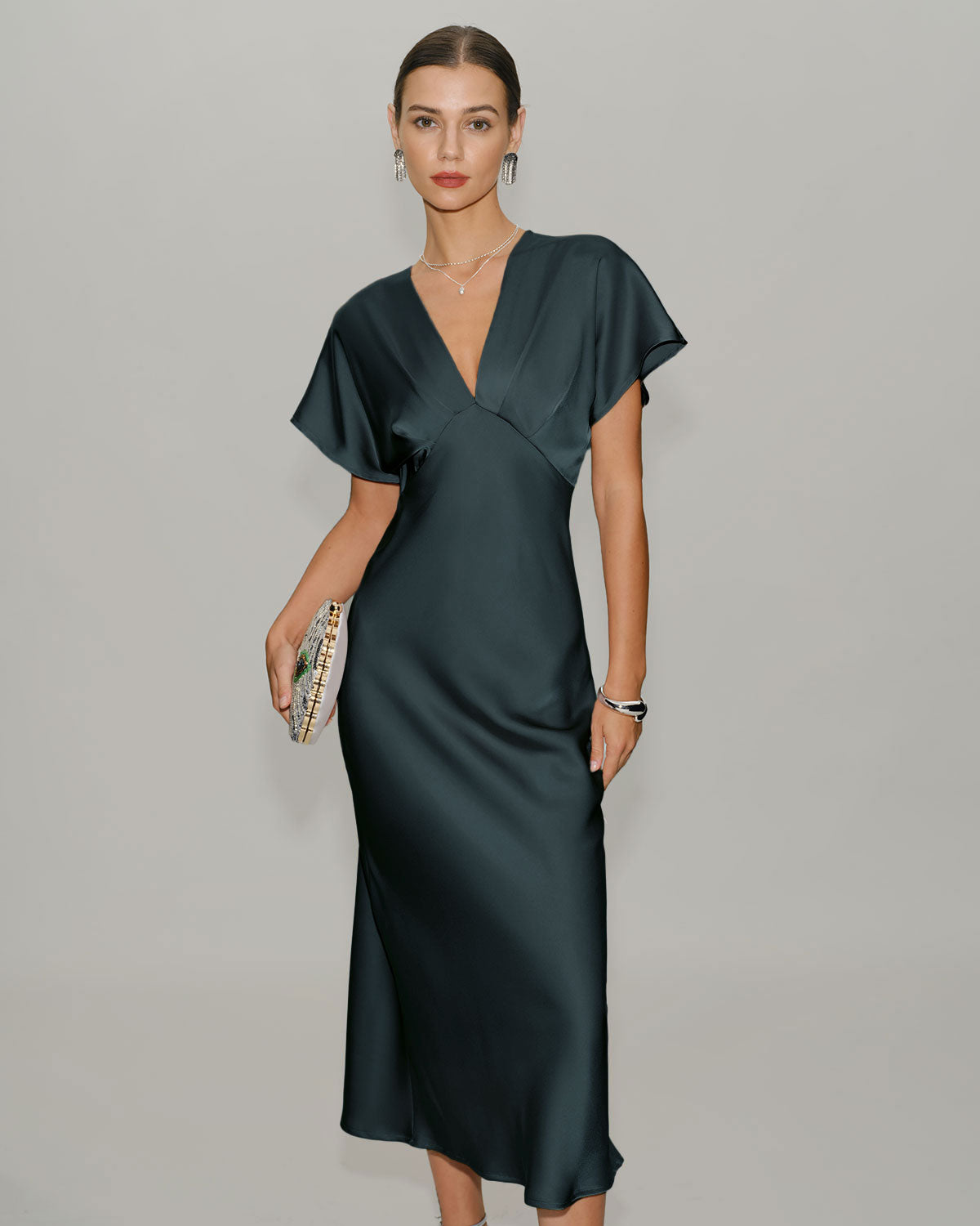 Ella Paris™ | Robe midi en satin gris-vert à col bénitier et manches longues