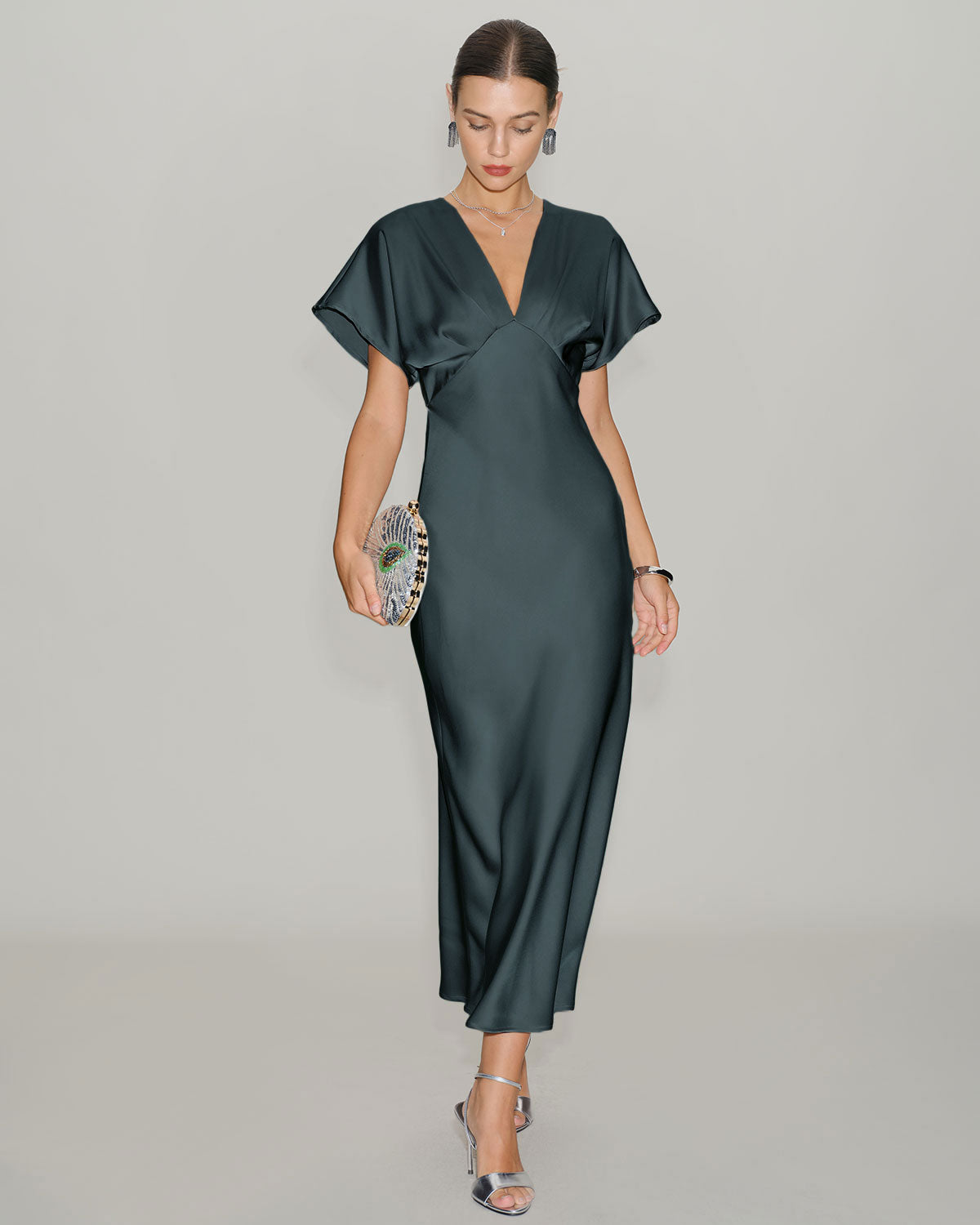Ella Paris™ | Robe midi en satin gris-vert à col bénitier et manches longues