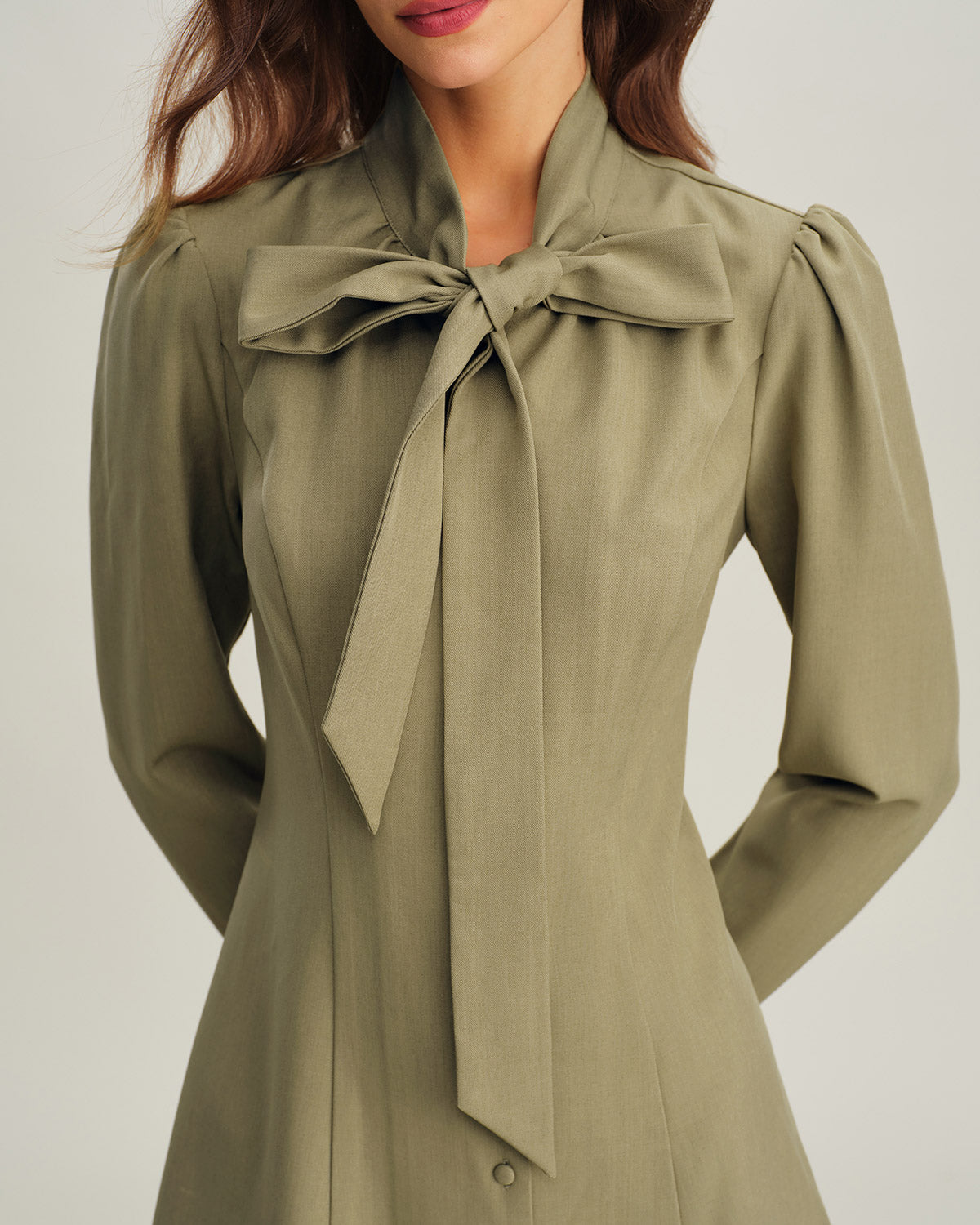 Ella Paris™ | Robe mini trapèze verte à col noué