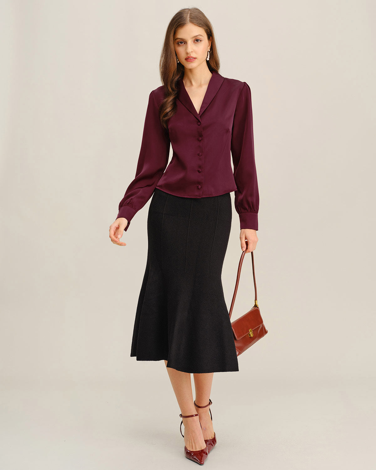 Ella Paris™ | Chemise à boutons en satin rouge